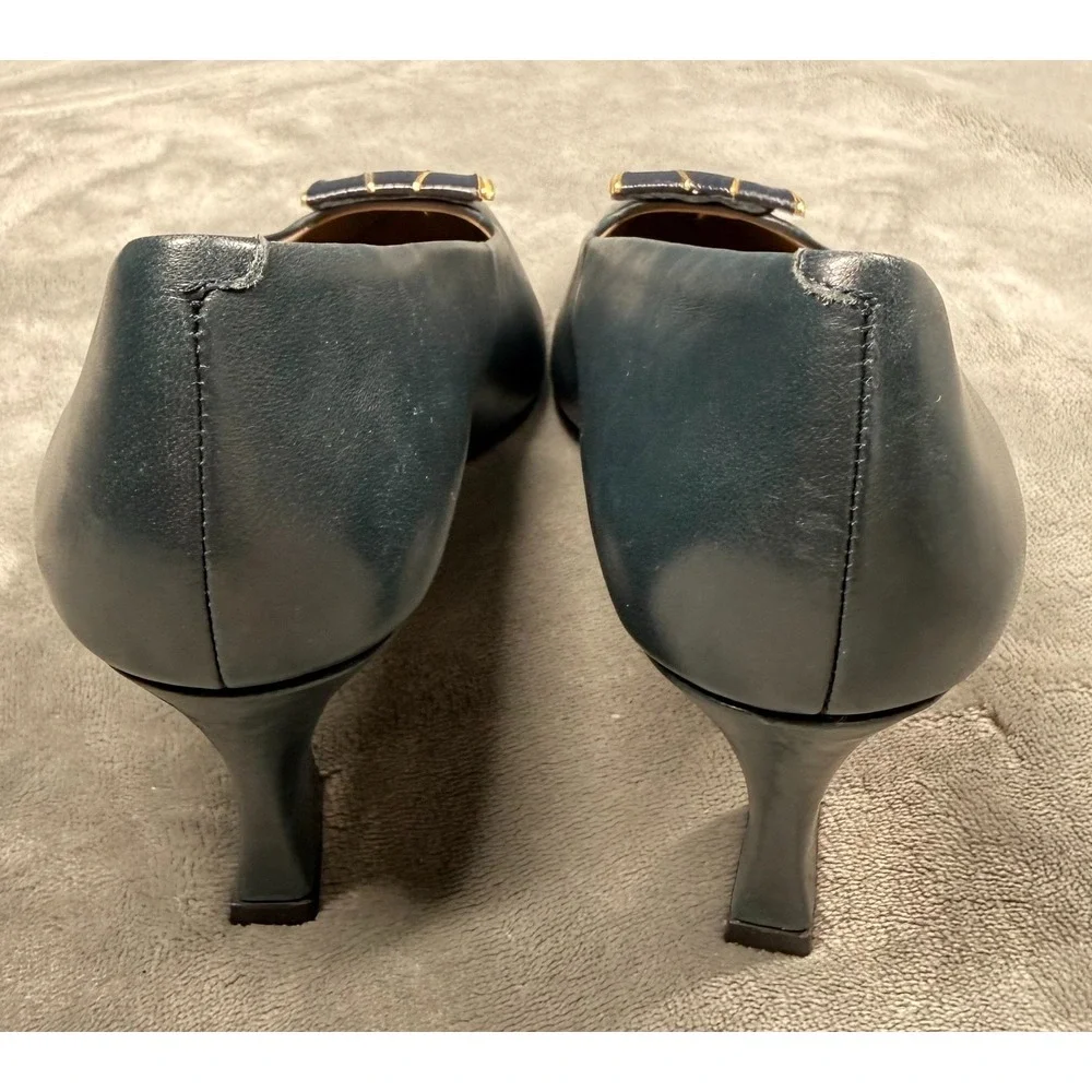 Caressa Pumps Womens 7N Navy Blue Leather Heels Gold Bow Buckle Career